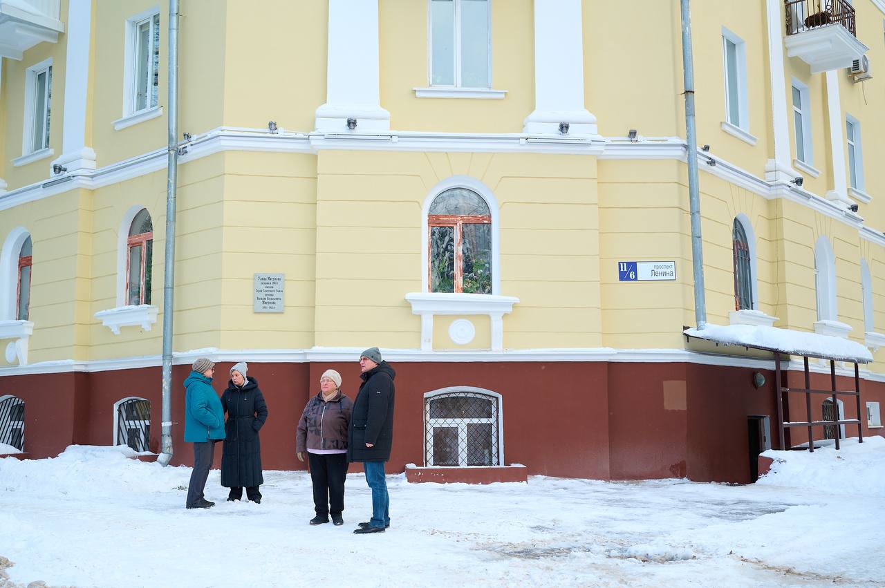 Администрация МО «Город Обнинск» | На фасаде дома по пр. Ленина, 11/6  обновлена памятная доска в честь Мигунова