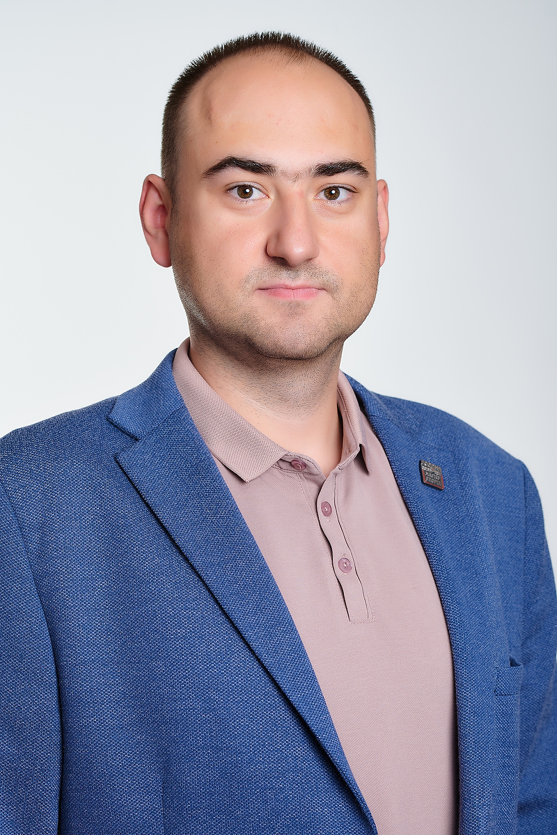 <p><b>Председатель комитета</b><br />
Кукецяк Дмитрий Леонидович, тел.: 8 (484) 58 38404</p>