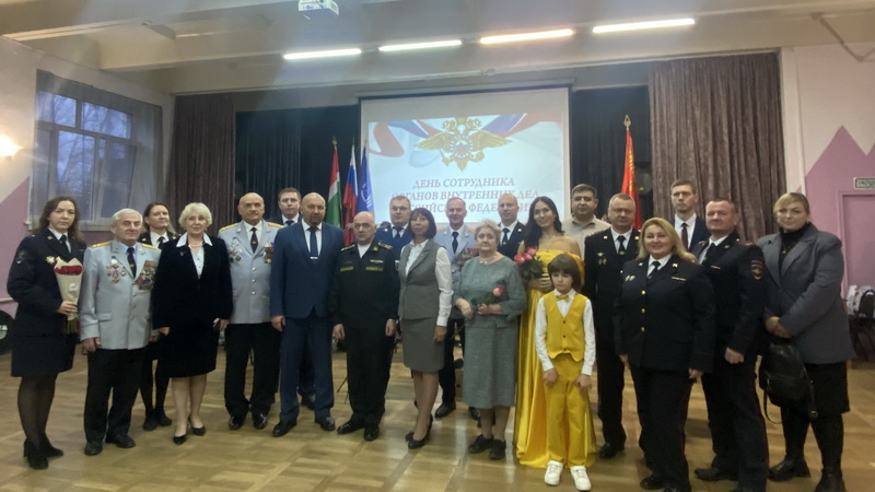 Сотрудников полиции поздравили с профессиональным праздником и наградили