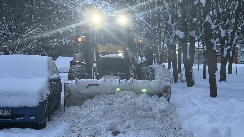 В Обнинске продолжается уборка снега