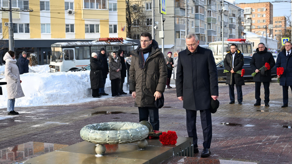 Игорь Щёголев и Владислав Шапша почтили в Калуге память павших защитников Отечества