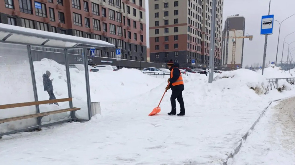 Коммунальные службы города увеличивают объёмы по вывозу снега