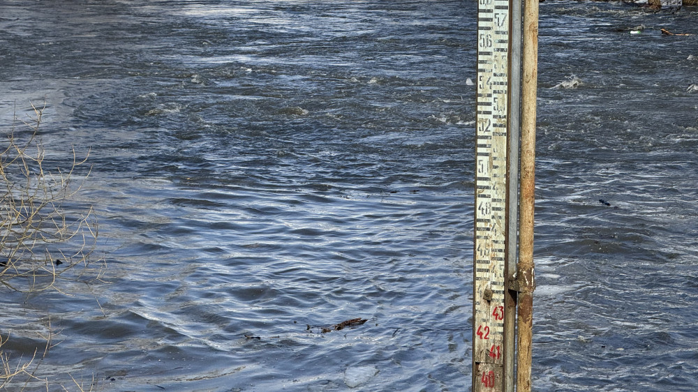 На плотине открыли шандоры