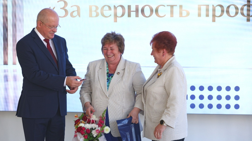 Педагоги региона получили заслуженные награды в рамках Большой учительской недели